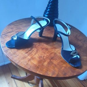 Vintage Miramonte Italian-made leather sandals with lovely buckle detail